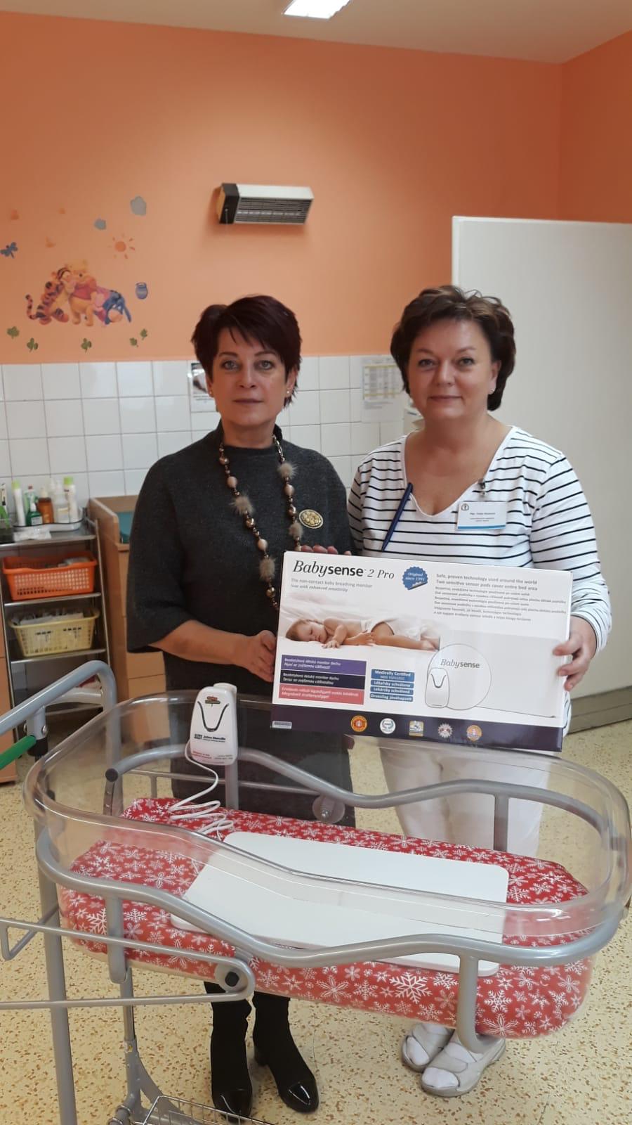 Novorodenecké oddelenie - Fakultnej Nemocnice v Trnave dostalo darom apnoe monitory | Johns Manville Slovakia, a.s.