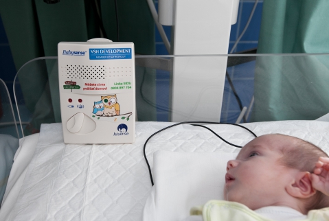 Aj bábätká univerzitnej nemocnice L. Pasteura v Košiciach dostali nové monitory dychu