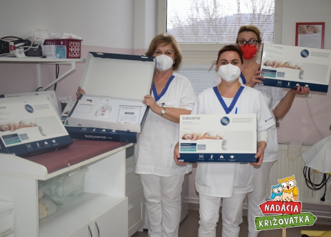 10 monitorov dychu v celkovej hodnote 720,- eur boli darované dňa 30.11.2021 pediatrickému oddeleniu, Nemocnice – Svet zdravia v Partizánskom.