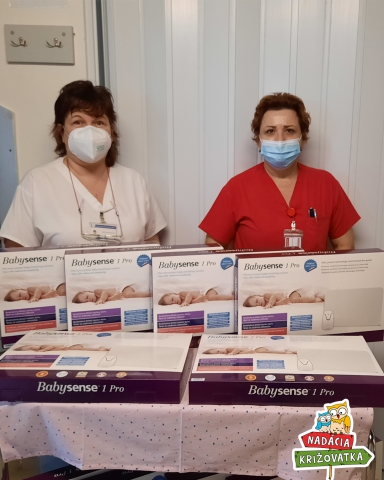 Začiatkom týždňa naša nadácia odovzdala 10 kusov monitorov dychu do Košickej nemocnici vďaka anonymnému darcovi.
