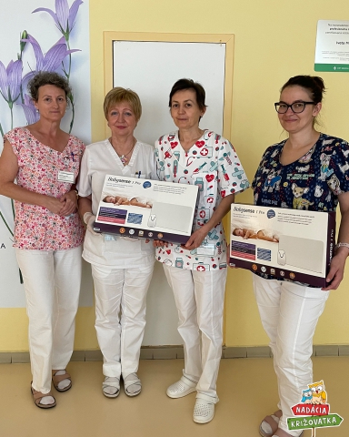 Aj dnes sa s Vami podelíme o fotografiu z prijatia daru piatich monitorov dychu do Nemocnice Svet zdravia v Dunajskej Strede a.s.