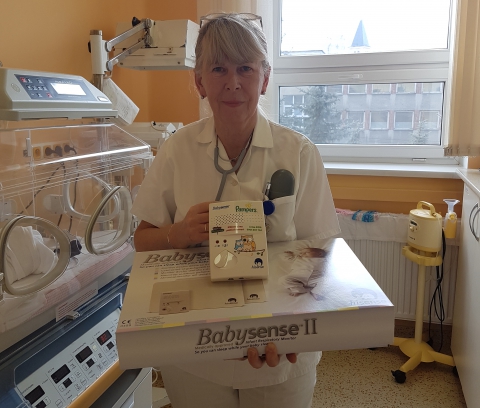 Novorodenecké oddelenie ÚVN SNP Ružomberok - FN dostalo 10 monitorov dychu 